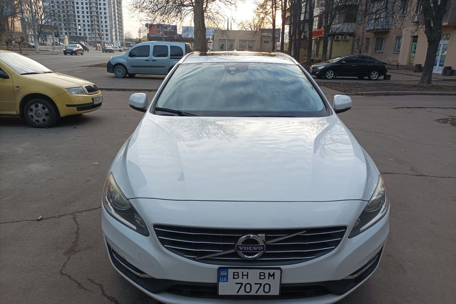 Продам Volvo V60 максимал 2016 года в Одессе