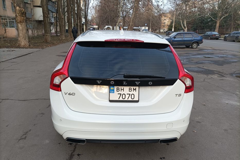 Продам Volvo V60 максимал 2016 года в Одессе