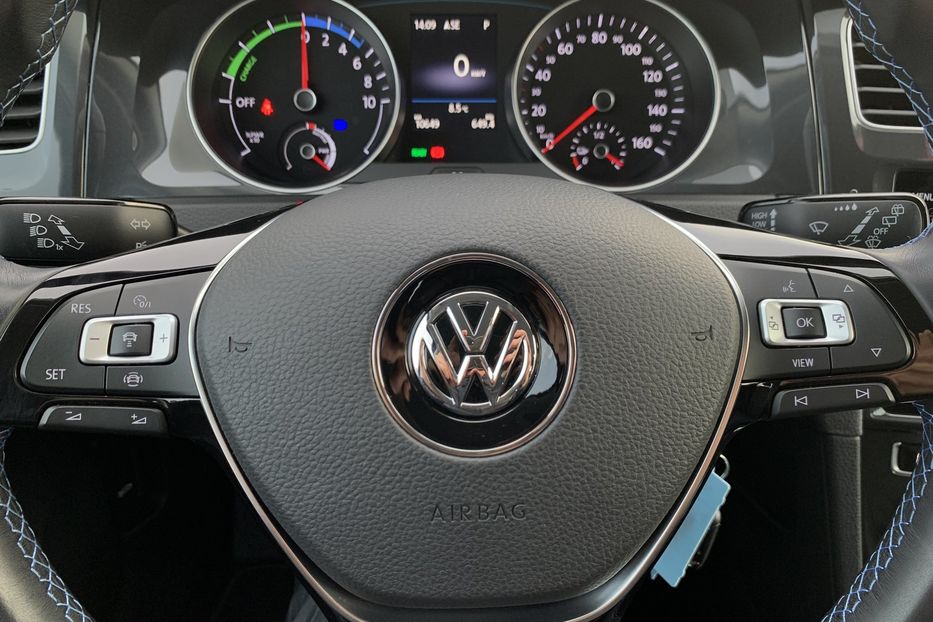 Продам Volkswagen e-Golf 35.8 kWh 100 кВт/136к.с. Круїз 2020 года в Львове