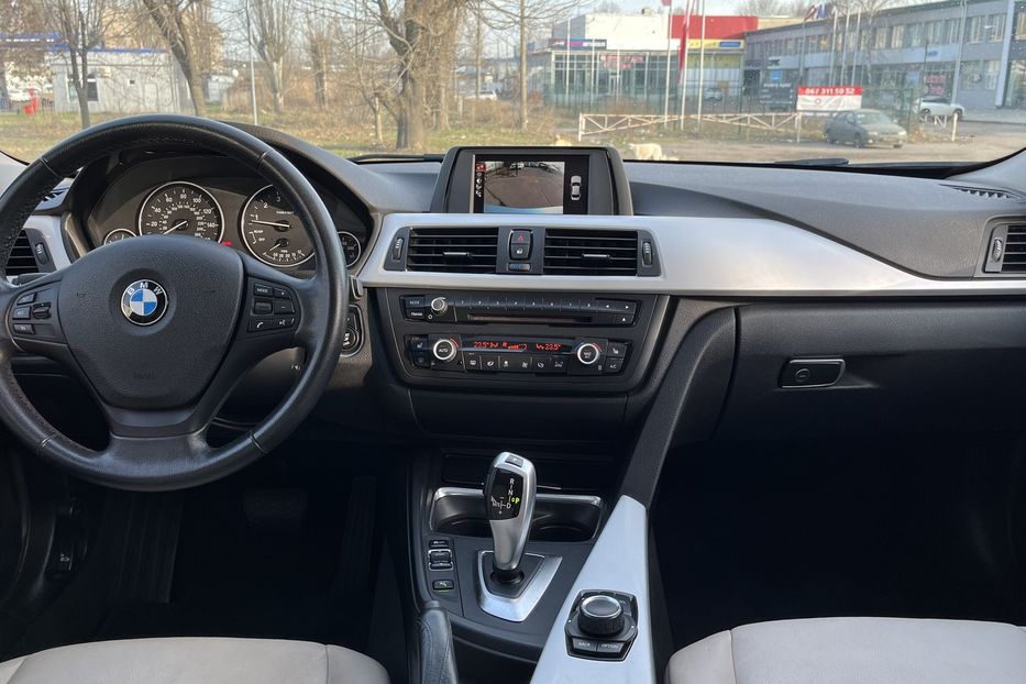 Продам BMW 320 i 2015 года в Николаеве