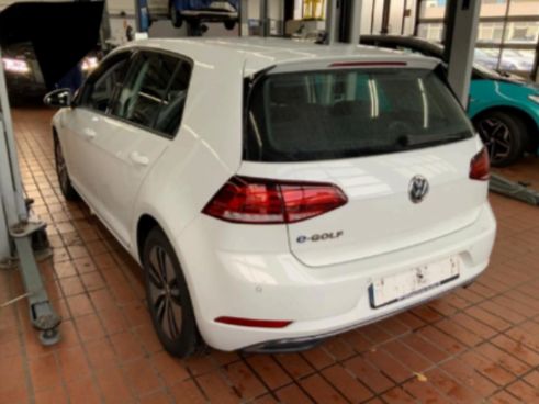 Продам Volkswagen e-Golf Comfortline electric 100kW 2020 года в Львове