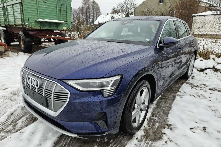 Продам Audi E-Tron quattro 55 300kW  2020 года в Львове