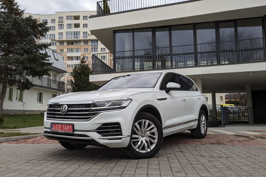 Продам Volkswagen Touareg 4х4 3.0 210kw  2018 года в Львове