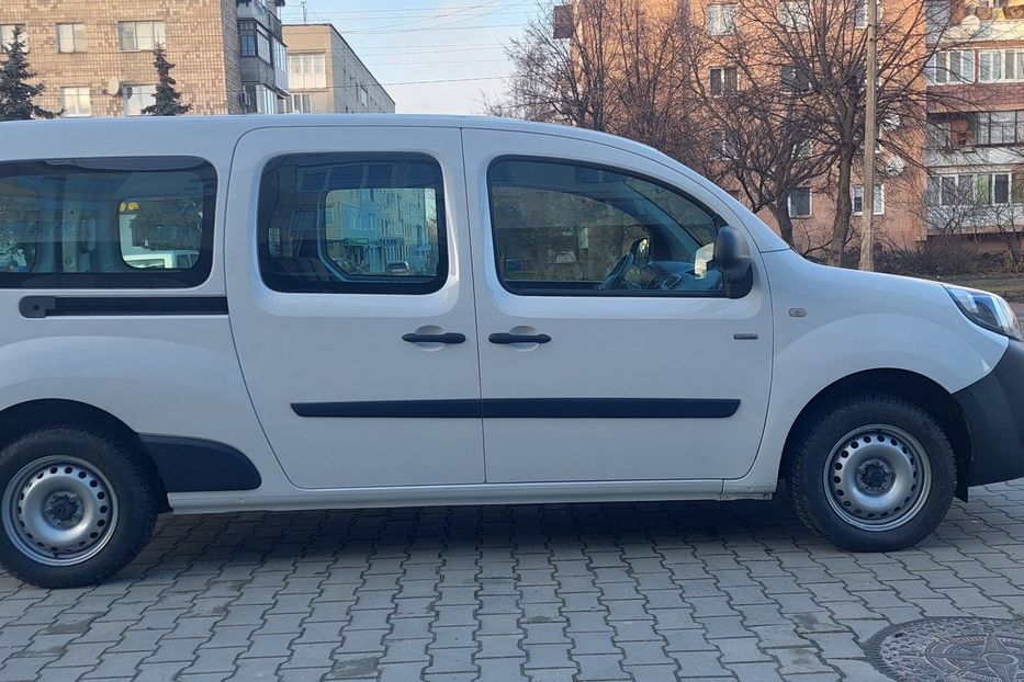 Продам Renault Kangoo пасс. maxi Z.E 2020 года в Ровно