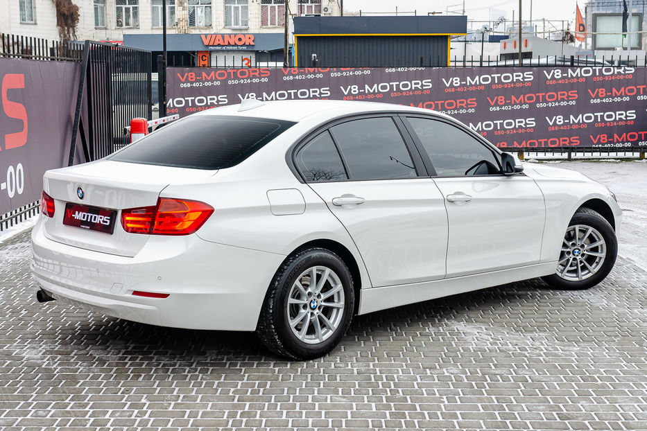 Продам BMW 320 i 2012 года в Киеве