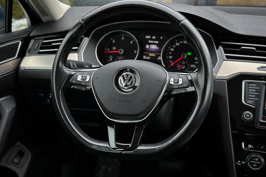 Продам Volkswagen Passat B8 2015 года в Черновцах