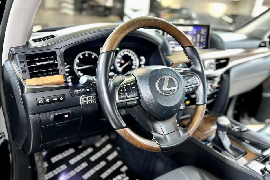 Продам Lexus LX 570 2016 года в Киеве