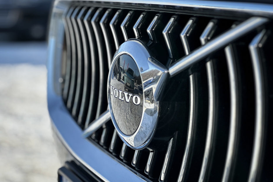 Продам Volvo XC90 2.0D AT (250 к.с.) MHEV AWD 2019 года в Черновцах