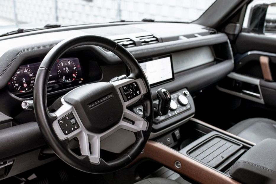 Продам Land Rover Defender D300 SE  2024 года в Киеве