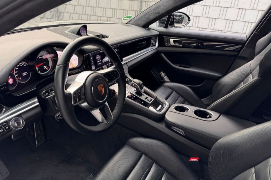 Продам Porsche Panamera Turbo full version  2019 года в Киеве