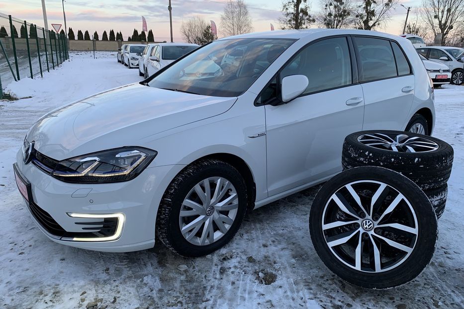 Продам Volkswagen e-Golf Безключовий,Full Led перед зад 2020 года в Львове