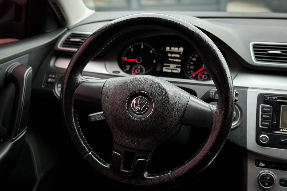 Продам Volkswagen Passat B7 2.0 TDI 2012 года в Черновцах