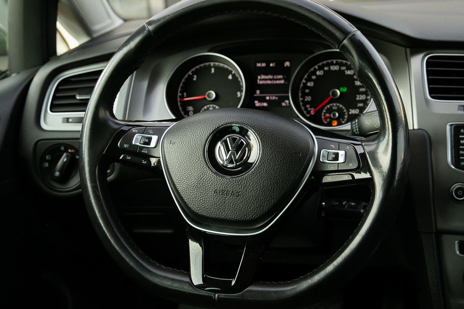 Продам Volkswagen Golf VII 2013 года в Черновцах