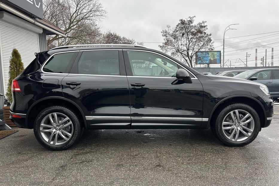 Продам Volkswagen Touareg R Line 2015 года в Киеве