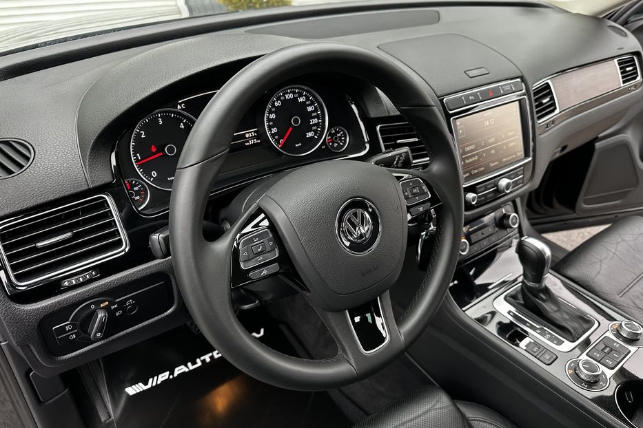 Продам Volkswagen Touareg R Line 2015 года в Киеве