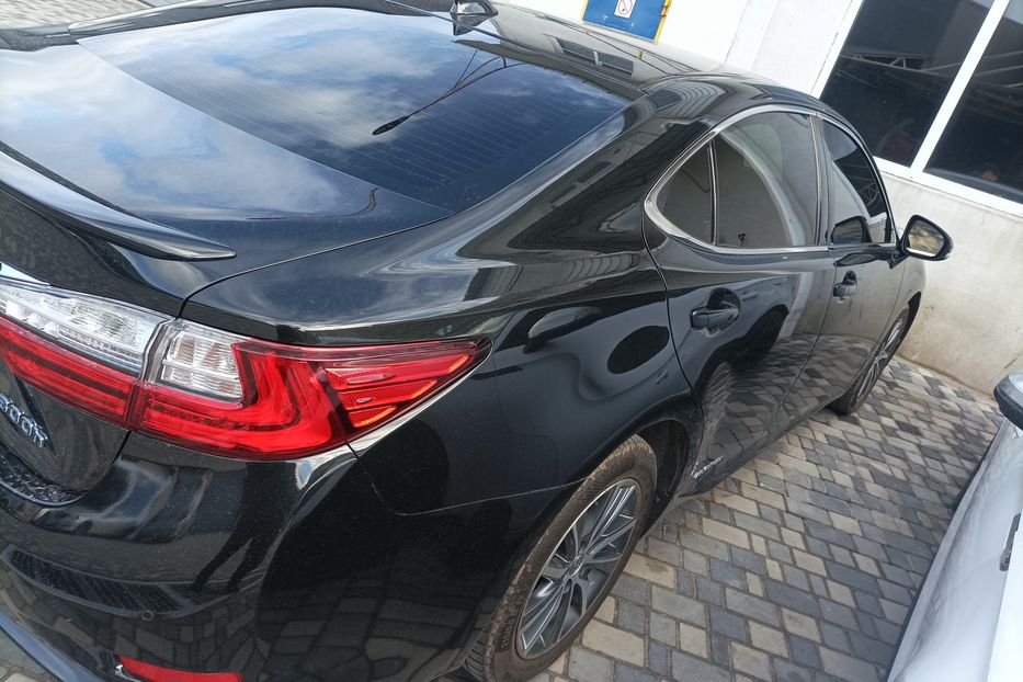 Продам Lexus ES 300 максимал 300h 2016 года в Одессе