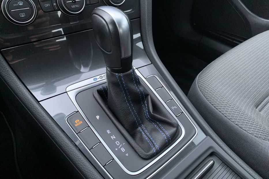 Продам Volkswagen e-Golf 35.8kWh,136к.с./100 кВт 2020 года в Львове