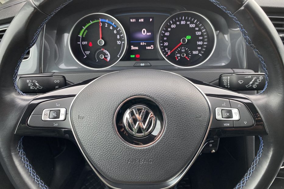 Продам Volkswagen e-Golf Тепловий,Колеса,Підігрів сидін 2018 года в Львове