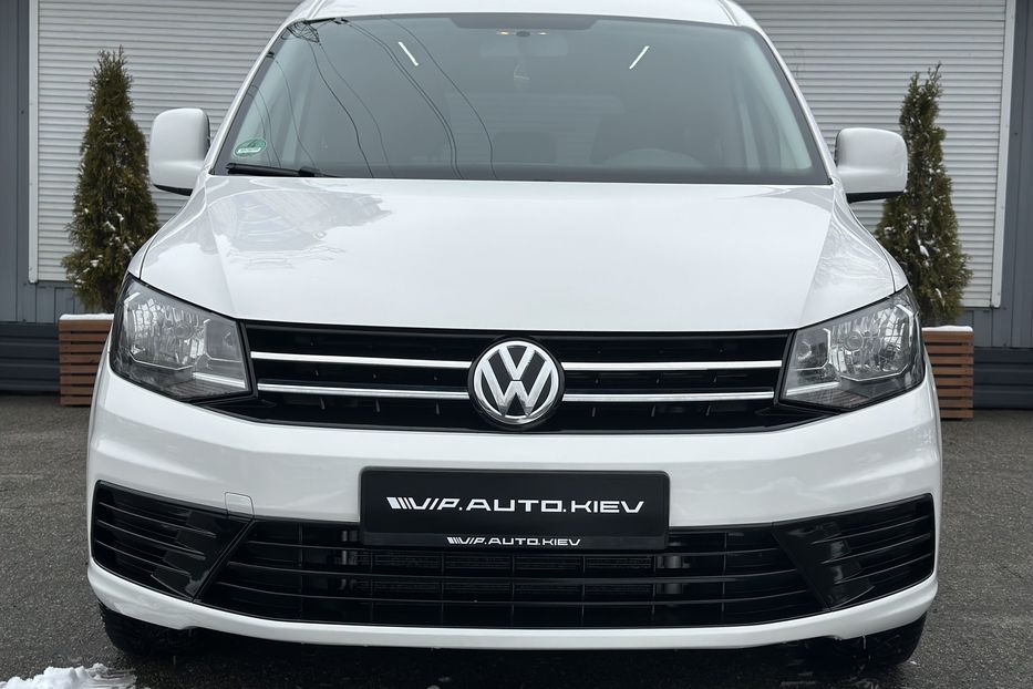 Продам Volkswagen Caddy пасс. Maxi Long 2015 года в Киеве