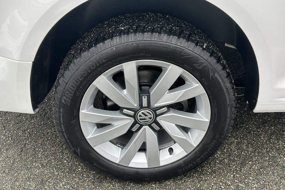 Продам Volkswagen Caddy пасс. Maxi Long 2015 года в Киеве