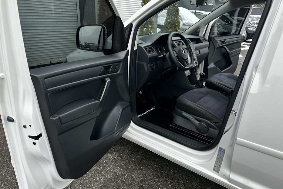 Продам Volkswagen Caddy пасс. Maxi Long 2015 года в Киеве