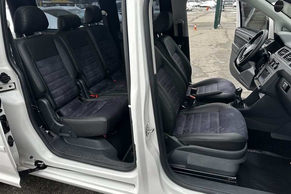 Продам Volkswagen Caddy пасс. Maxi Long 2015 года в Киеве