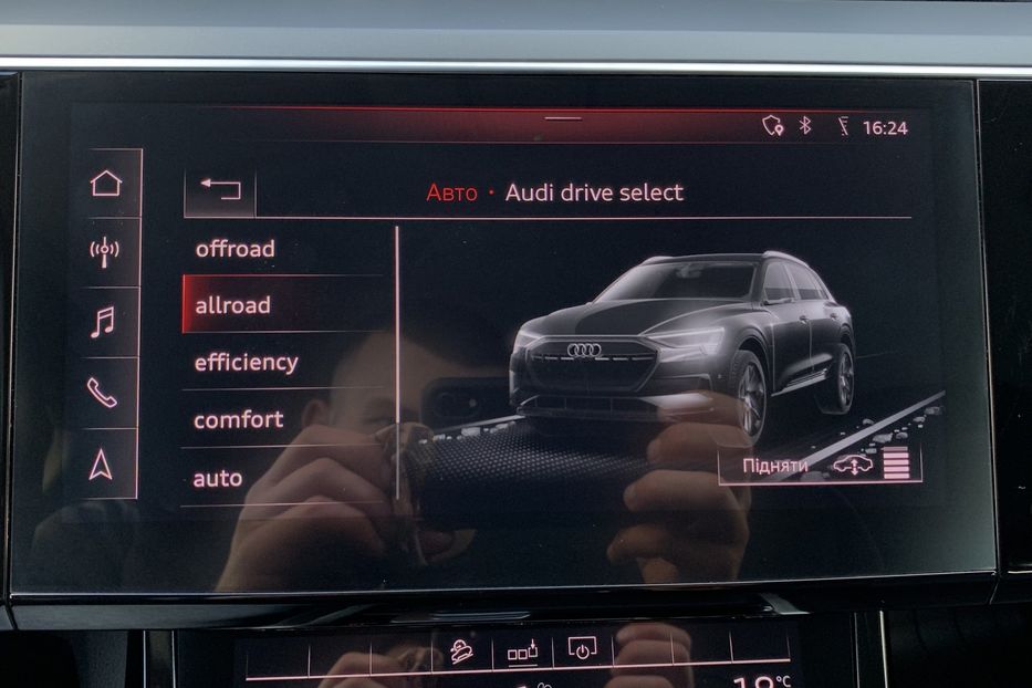 Продам Audi E-Tron 95 kWh 408 к.с. Камера,Шкіра 2019 года в Львове