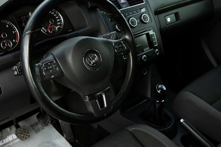 Продам Volkswagen Touran 2.0 TDI • Comfort 2015 года в Черновцах