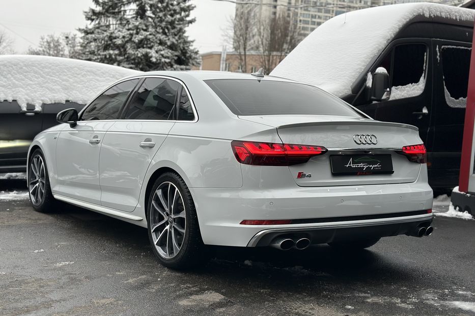 Продам Audi S4 Quattro  2017 года в Киеве