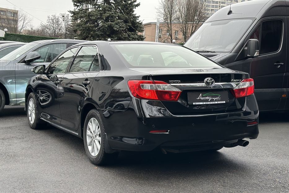 Продам Toyota Camry Official 2013 года в Киеве