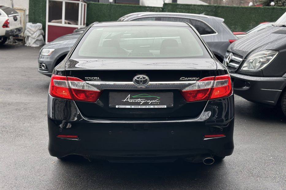 Продам Toyota Camry Official 2013 года в Киеве