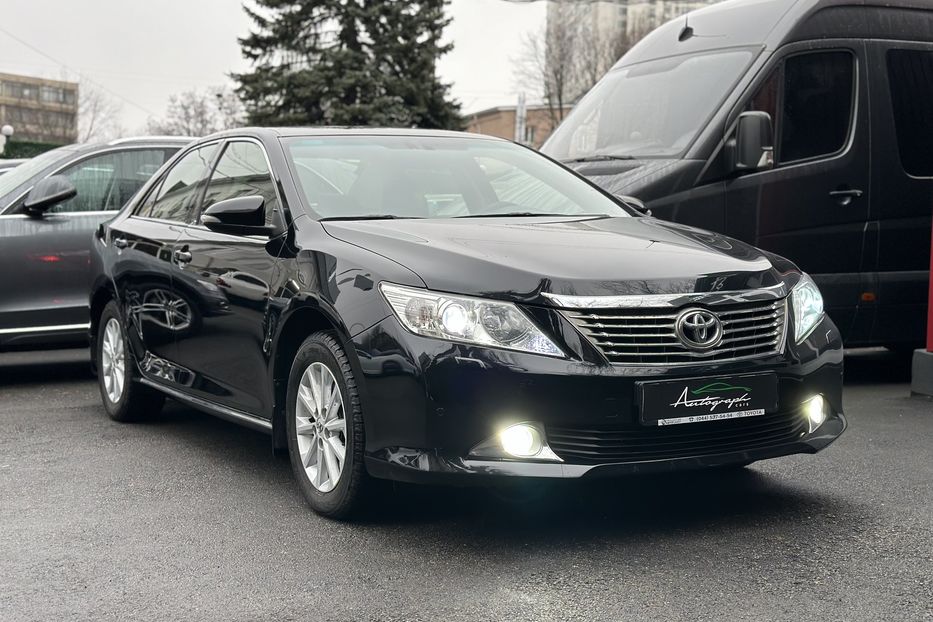 Продам Toyota Camry Official 2013 года в Киеве