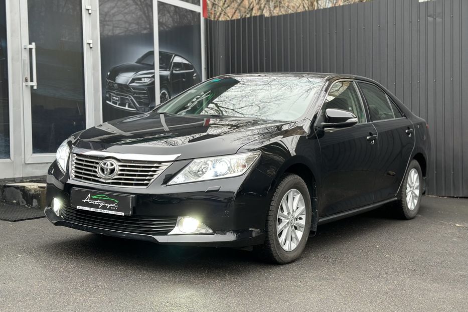 Продам Toyota Camry Official 2013 года в Киеве