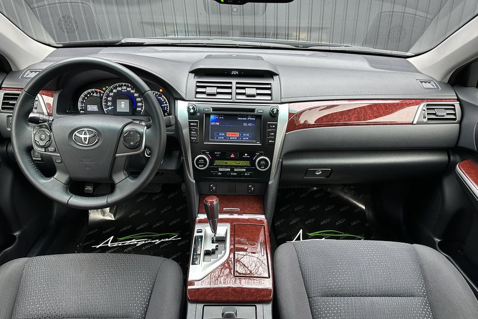 Продам Toyota Camry Official 2013 года в Киеве