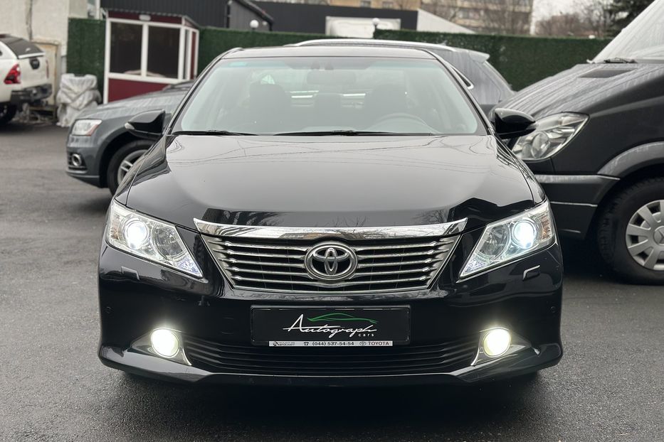 Продам Toyota Camry Official 2013 года в Киеве