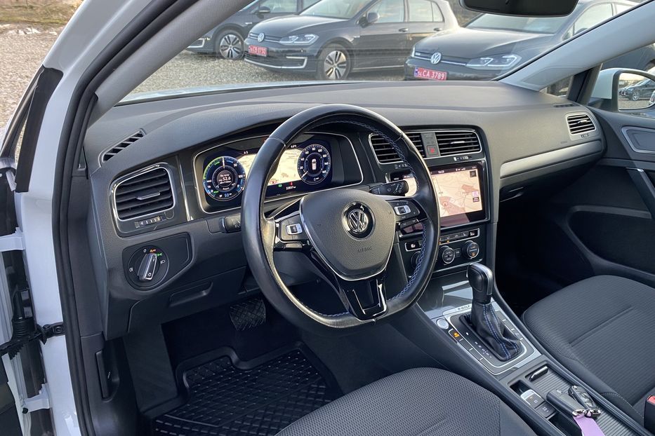 Продам Volkswagen e-Golf FULL LED,Безключовий,Камера 2020 года в Львове