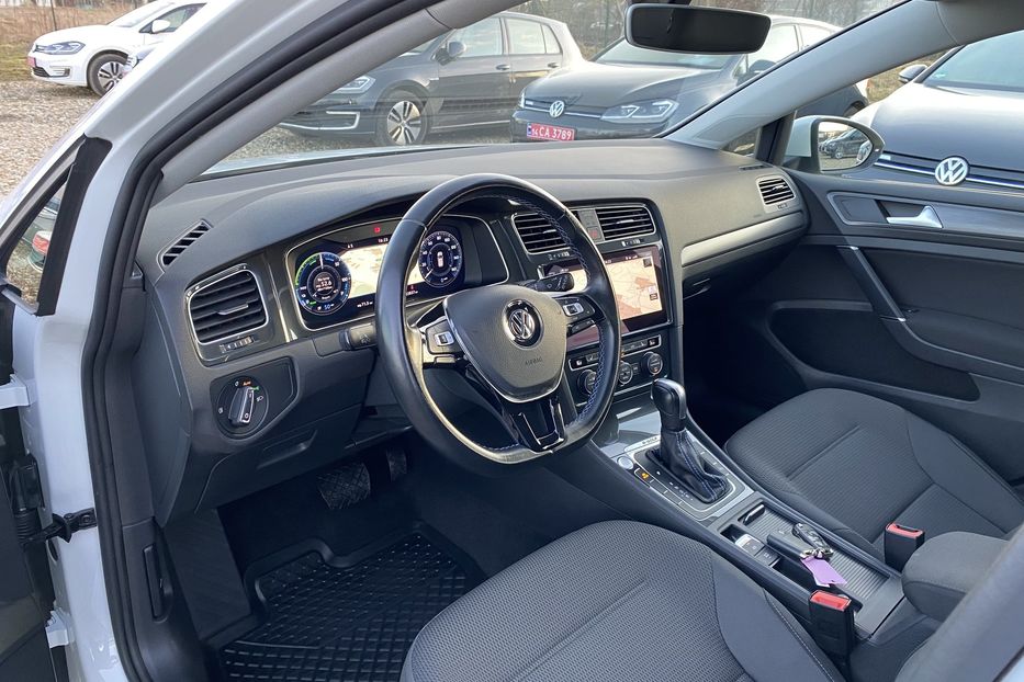 Продам Volkswagen e-Golf FULL LED,Безключовий,Камера 2020 года в Львове
