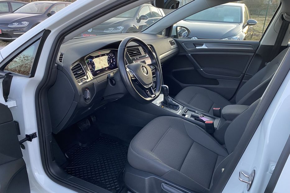 Продам Volkswagen e-Golf FULL LED,Безключовий,Камера 2020 года в Львове