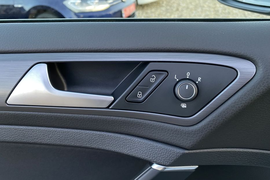 Продам Volkswagen e-Golf FULL LED,Безключовий,Камера 2020 года в Львове