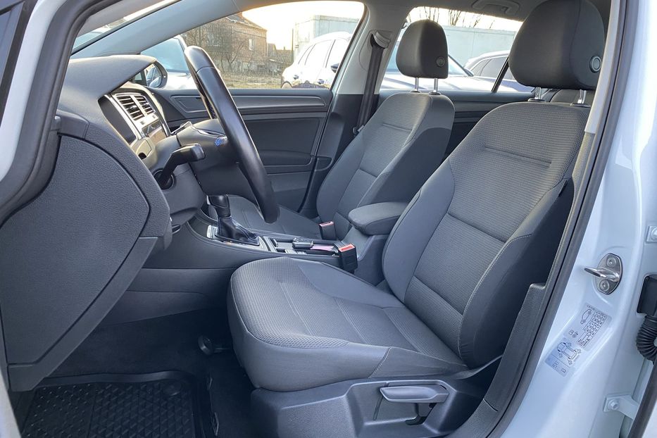 Продам Volkswagen e-Golf FULL LED,Безключовий,Камера 2020 года в Львове