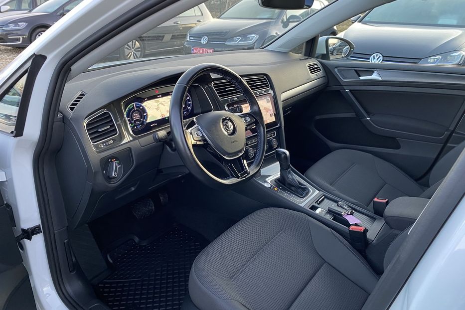 Продам Volkswagen e-Golf FULL LED,Безключовий,Камера 2020 года в Львове