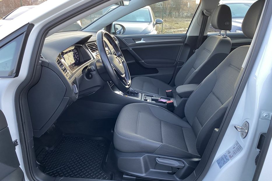 Продам Volkswagen e-Golf FULL LED,Безключовий,Камера 2020 года в Львове
