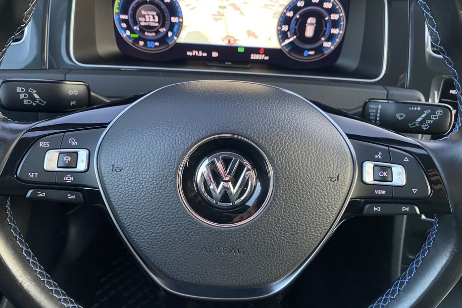 Продам Volkswagen e-Golf FULL LED,Безключовий,Камера 2020 года в Львове