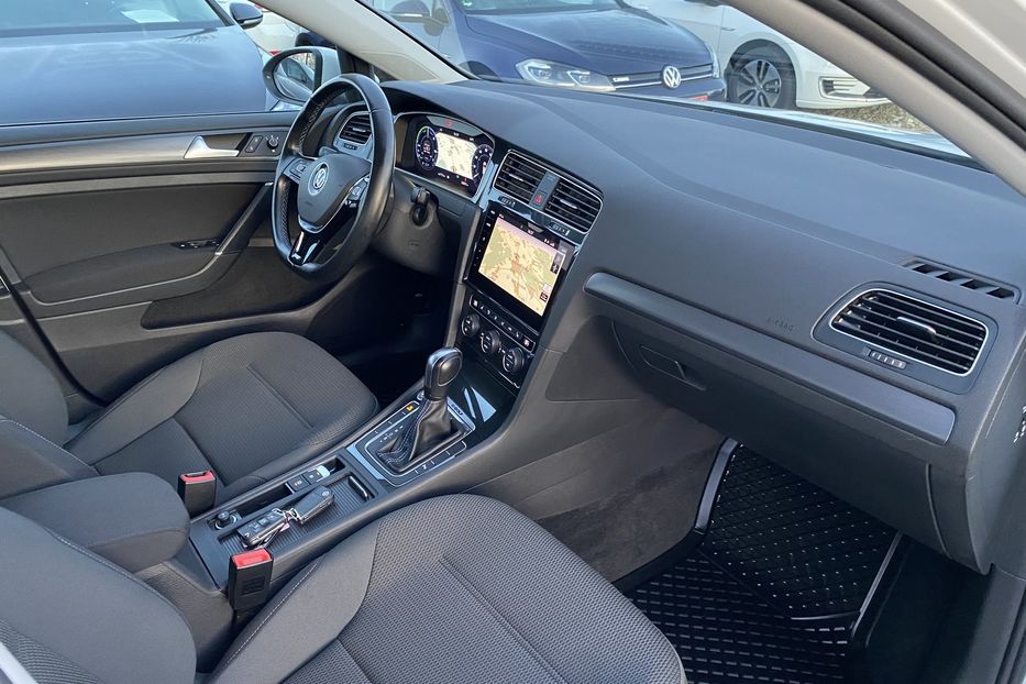 Продам Volkswagen e-Golf FULL LED,Безключовий,Камера 2020 года в Львове