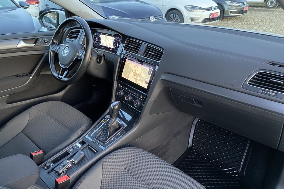 Продам Volkswagen e-Golf FULL LED,Безключовий,Камера 2020 года в Львове