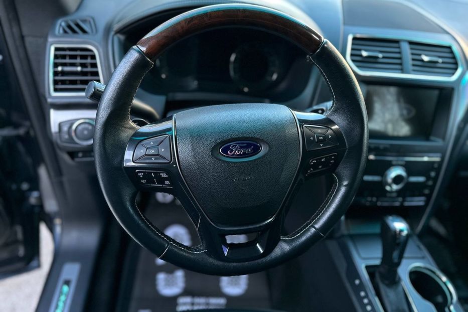 Продам Ford Explorer 2016 года в Черновцах