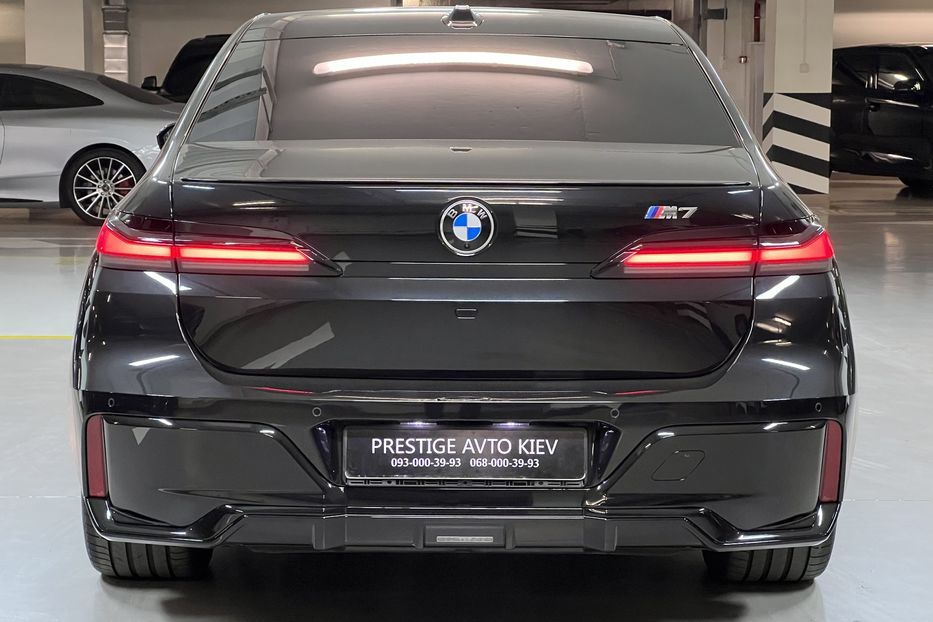 Продам BMW 740 2023 года в Киеве
