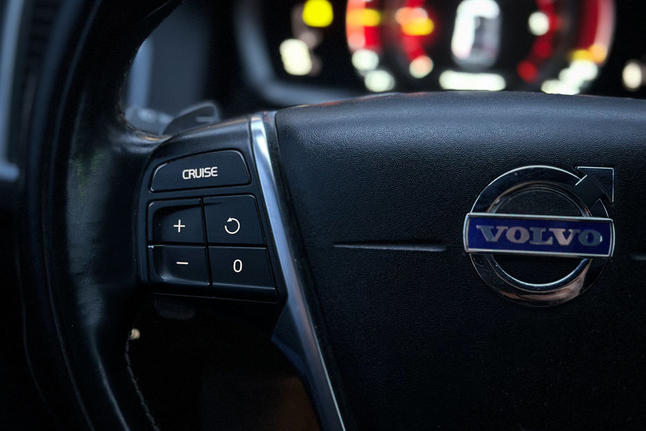 Продам Volvo XC60 R-Design  2014 года в Черновцах