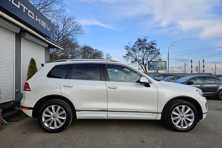 Продам Volkswagen Touareg R-Line 2015 года в Киеве