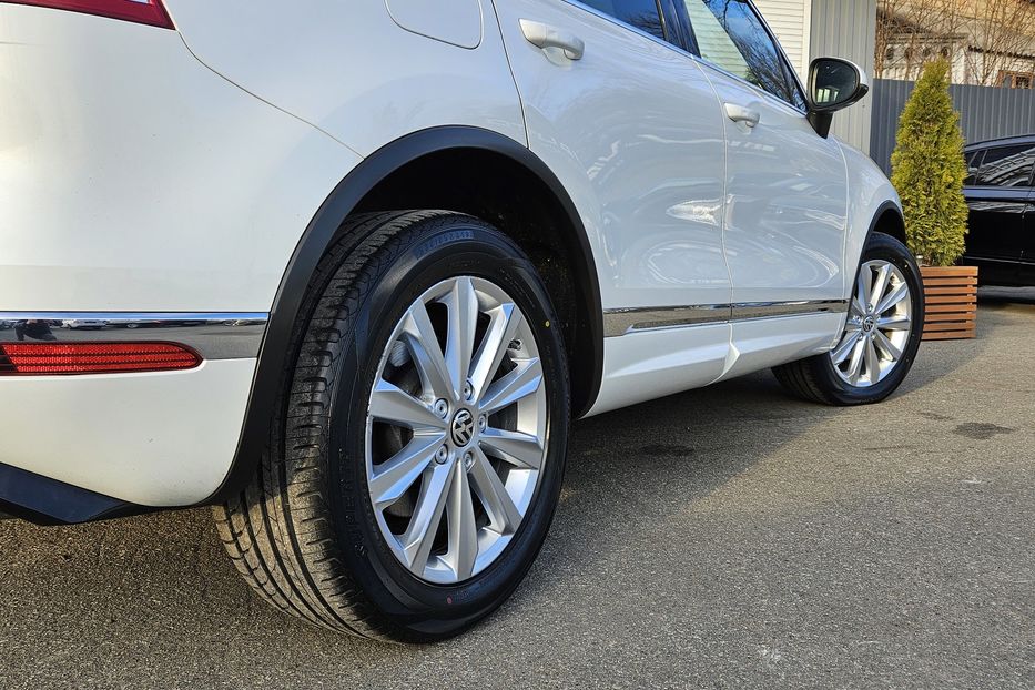 Продам Volkswagen Touareg R-Line 2015 года в Киеве